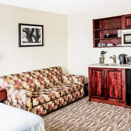 Capital Hotel Сент-Джонс Экстерьер фото