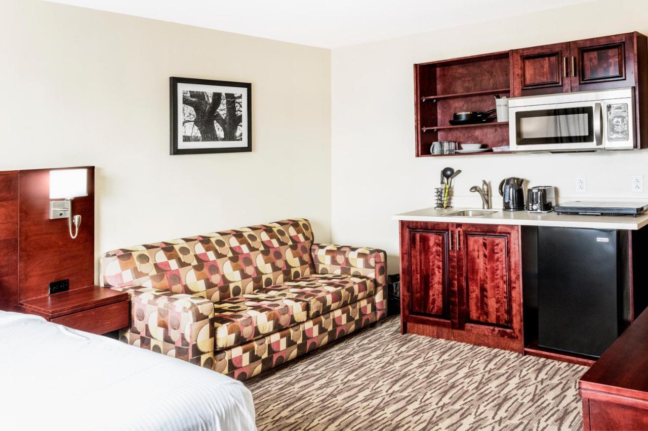 Capital Hotel Сент-Джонс Экстерьер фото